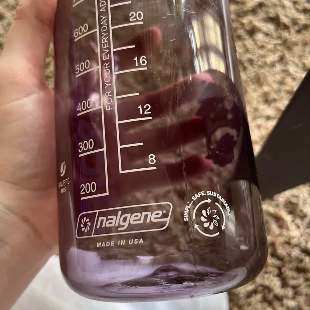 Limited edition mushroom 🍄 Glossier Seattle Water Bottle 💜 - Picture 5 of 6